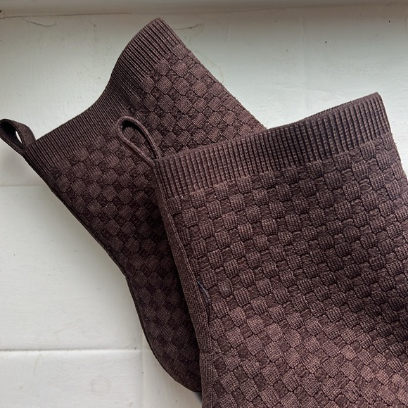 Vivaia Brown Square Heel Bootie. Round Toe. Size 40/US9. Water Repellent. - Picture 6 of 7